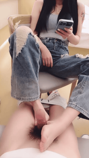 丝袜御姐少妇美腿高跟足交打飞机后入［26P］