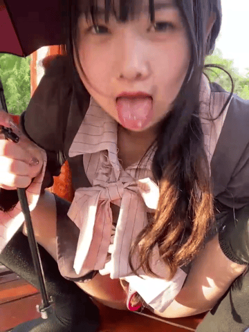 萝莉和闺蜜母亲一同露点拍微视【27P】