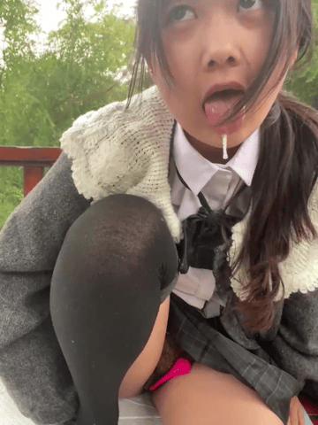 萝莉和闺蜜母亲一同露点拍微视【27P】