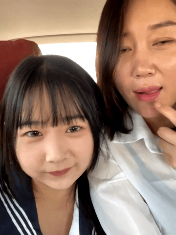 萝莉和闺蜜母亲一同露点拍微视【27P】