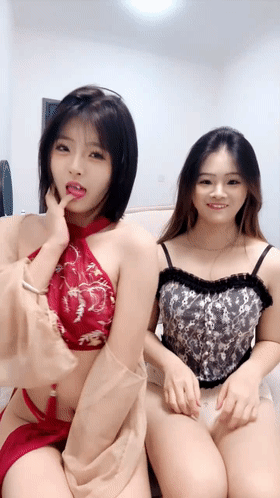 性感纯欲小妞和姐妹玩大哥的大鸡巴【33P】