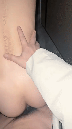 两小骚货美女闺蜜公厕被草后撒了泡尿【33P】