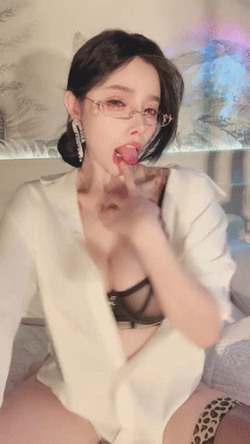 极品女神自慰高潮销魂呻吟【40P】