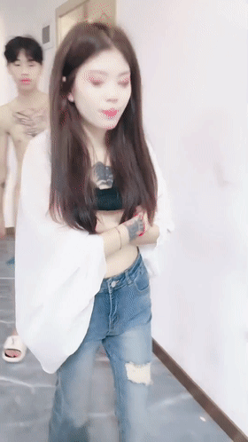 漂亮小女孩乱操战场好混乱【27P】