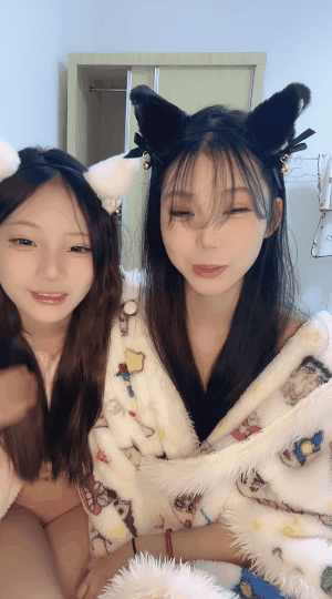 女女母狗接吻互舔吃脚互相玩【25P】