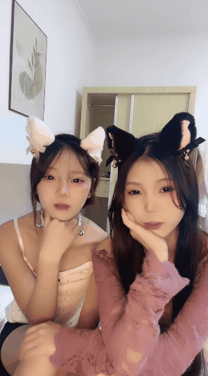 女女母狗接吻互舔吃脚互相玩【25P】