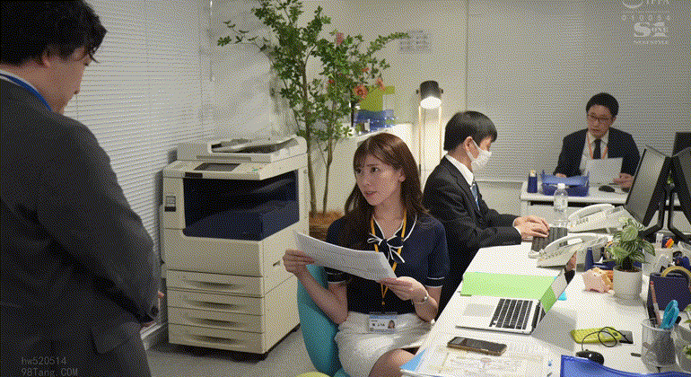 SONE-706楓ふうあ 美女为了钱欺骗大叔，事情暴露之后被报复轮奸-老王资源部落